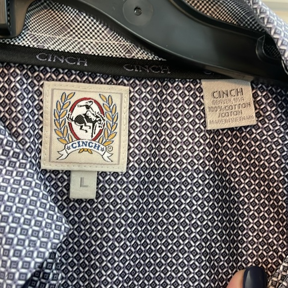 BRAND NEW CINCH BUTTON DOWN - Picture 3 of 4